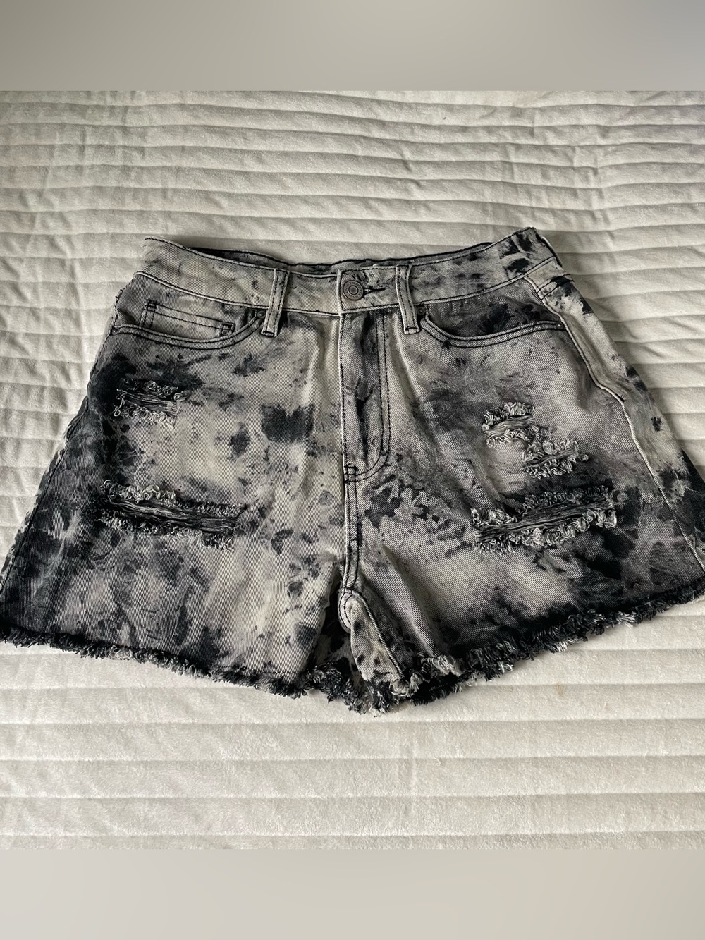 YMI Jeans Black & White/Gray Raw Hem Distressed Denim Jean Short Size 11/30